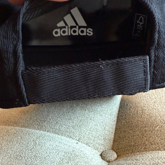 Adidas Black Classic Cap - Picture 3 of 7